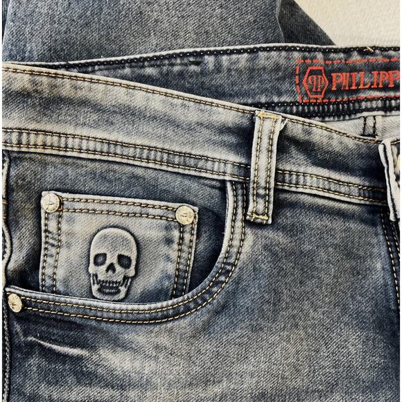 Philipp Plein Capri Jeans Women's Embossed Skulls W32 L25 Faded Black Distressed - Picture 5 of 6